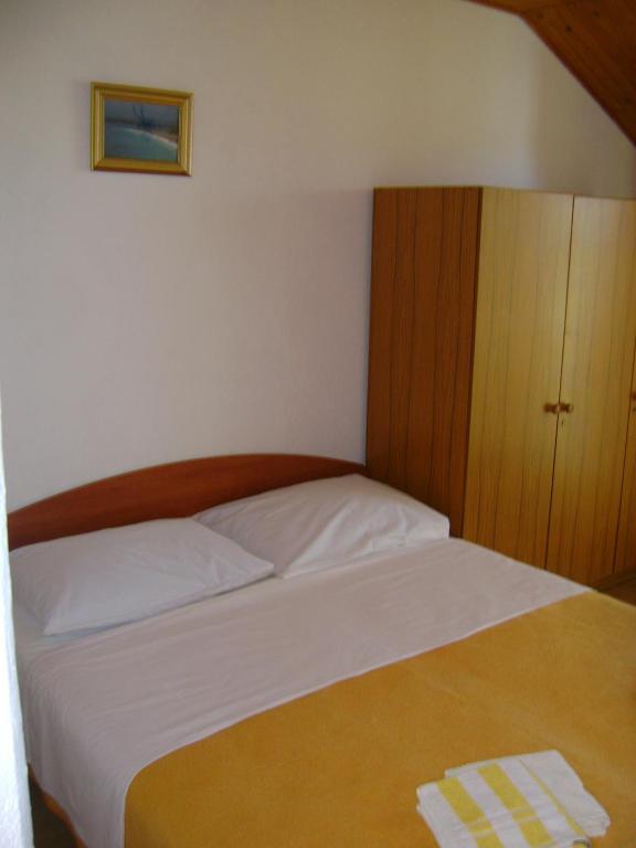 Apartments Mila Bol Habitación foto