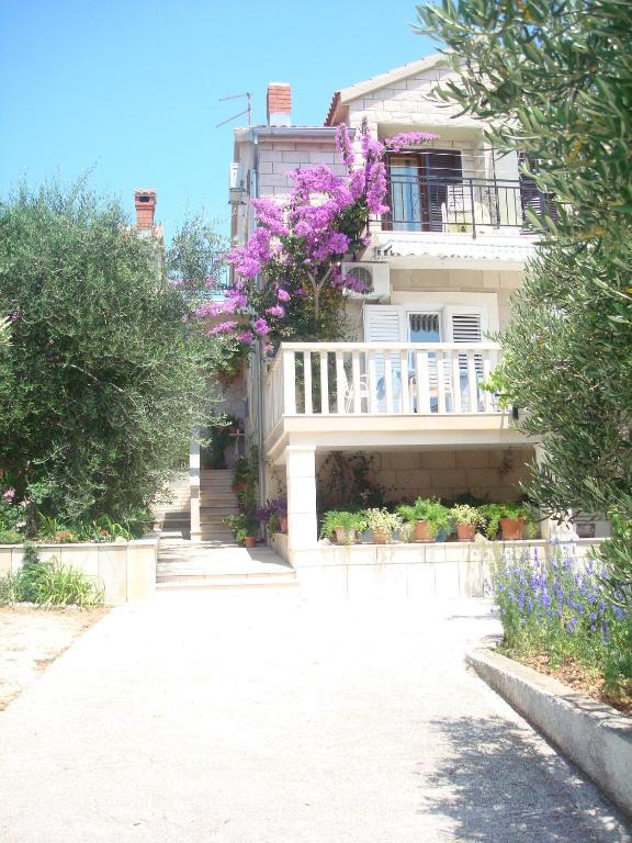 Apartments Mila Bol Habitación foto
