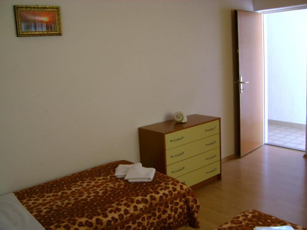 Apartments Mila Bol Habitación foto