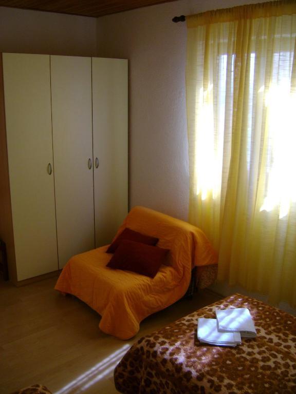 Apartments Mila Bol Habitación foto